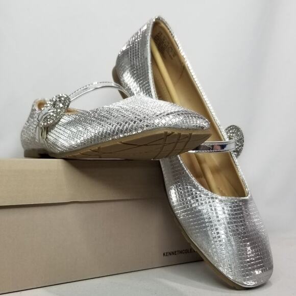 Kenneth Cole Reaction Women's Elwood Ballet Flats Size 8.5 Silver NWT - Picture 1 of 7